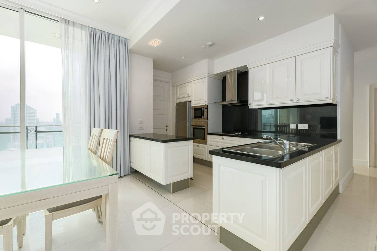 รูป คอนโด 2 ห้องนอน 111 ตร.ม. ชั้นสูง ที่ Royce Private Residences ใกล้ MRT สุขุมวิท (ID 2152724) - รูปที่ 3/14