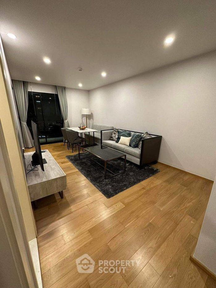 รูป ห่าง BTS ชิดลม เพียง 200 ม. | 2 ห้องนอน Na Vara Residence (ID 1176673) - รูปที่ 2/9
