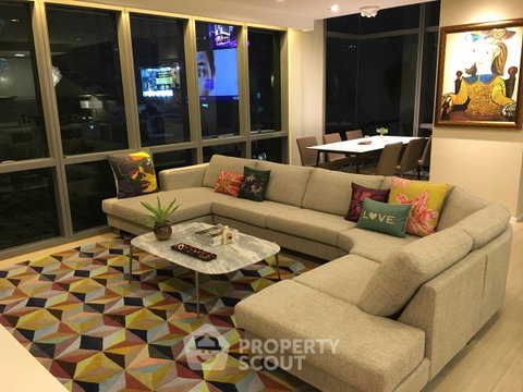 คอนโด 2 ห้องนอน ขาย The Room สุขุมวิท 21 ชั้น 5 ใกล้ MRT สุขุมวิท (ID 567004)