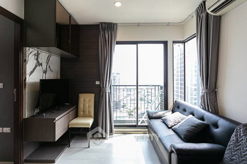 High-Floor 1-BR Condo 41 Sqm Rhythm Asoke, 300m to MRT Phra Ram 9 (ID 878400)