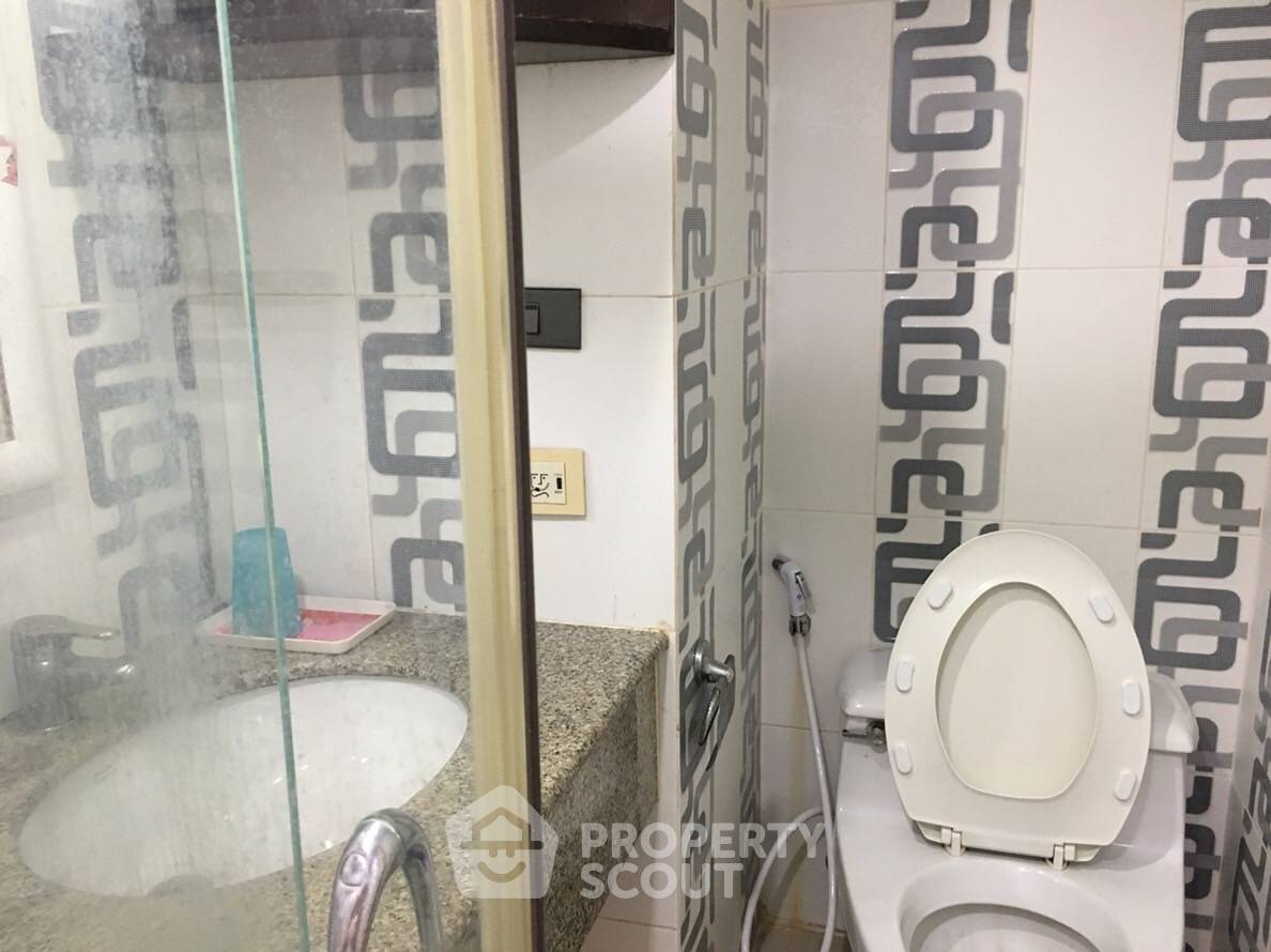 picture 2-BR Condo At Omni Tower, 12th Floor, 400m To BTS Nana (ID 556550) - 18/25