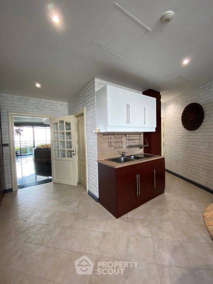 รูป คอนโด 3 ห้องนอน 312 ตร.ม. ชั้น 28 ที่ Royal River Place ใกล้บางโพงพาง (ID 708270) - รูปที่ 30/33