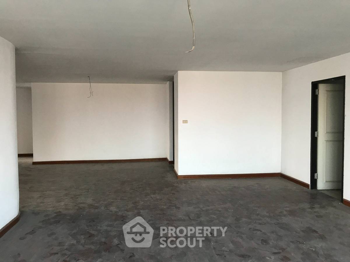 picture 3-BR 252 Sqm Condo For Sale, DS Tower 1, BTS Phrom Phong (ID 880451) - 5/6