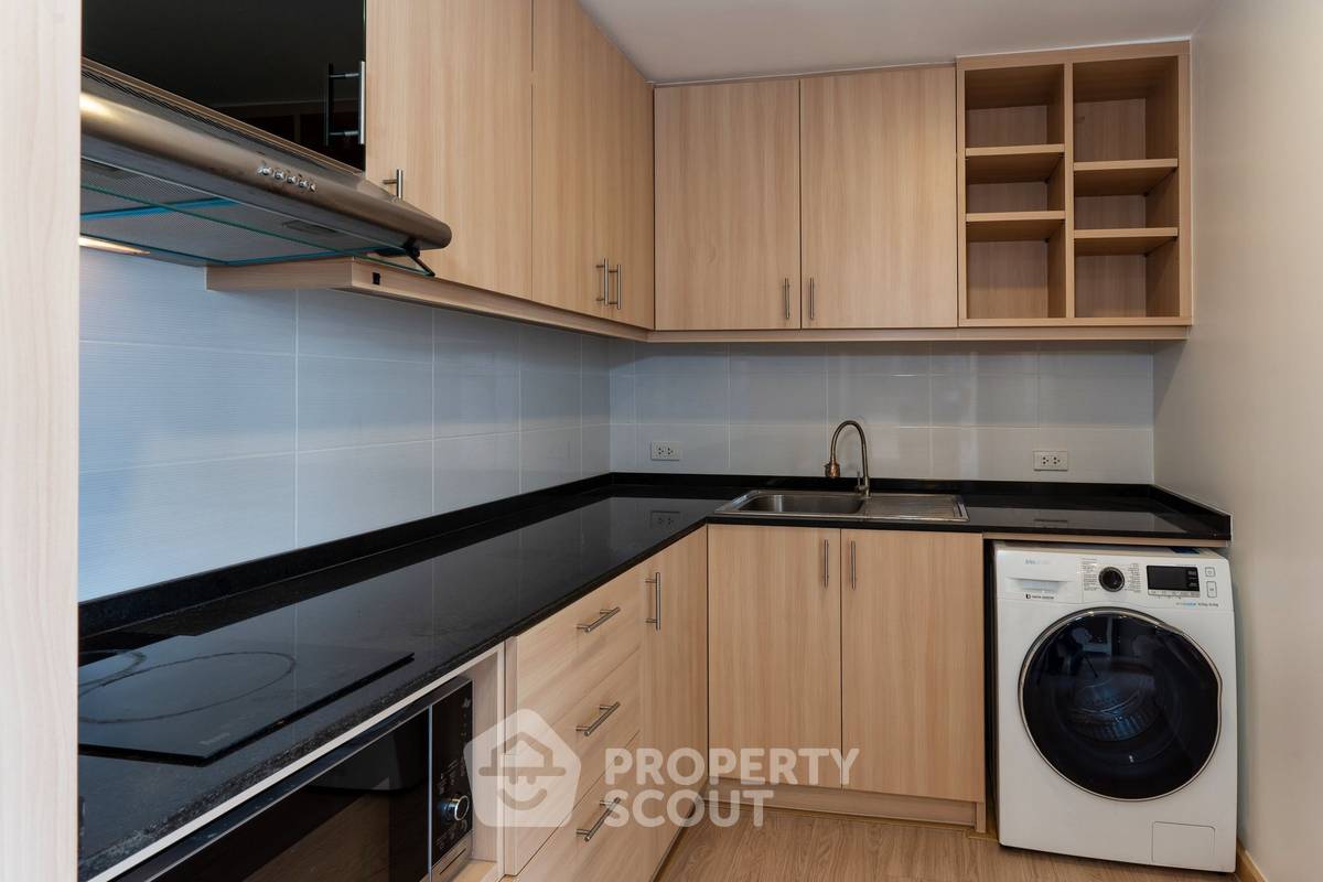 picture 2-BR Condo For Rent At 39 Suites, 65 Sqm Near BTS Phrom Phong (ID 1479309) - 5/19
