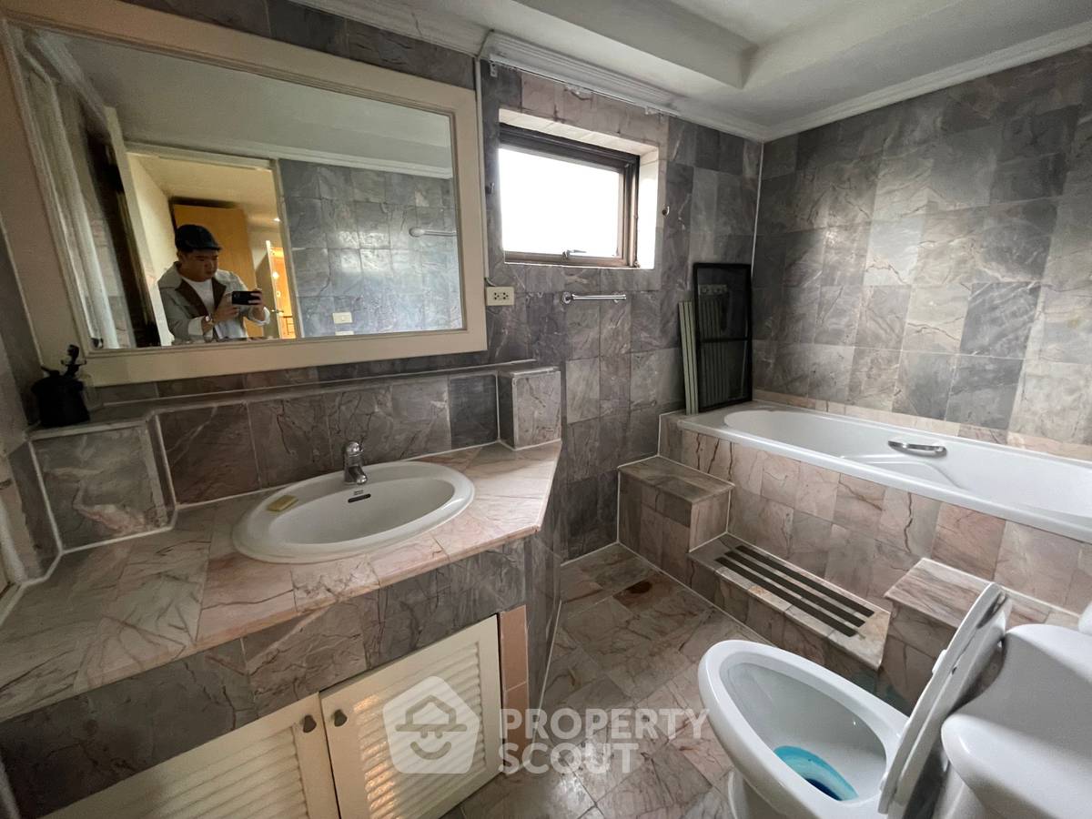 รูป คอนโดมิเนียม 5 ห้องนอน พื้นที่ 650 ตร.ม. ชั้น 22 Fairview Tower ใกล้ BTS อโศก (ID 1529055) - รูปที่ 32/48