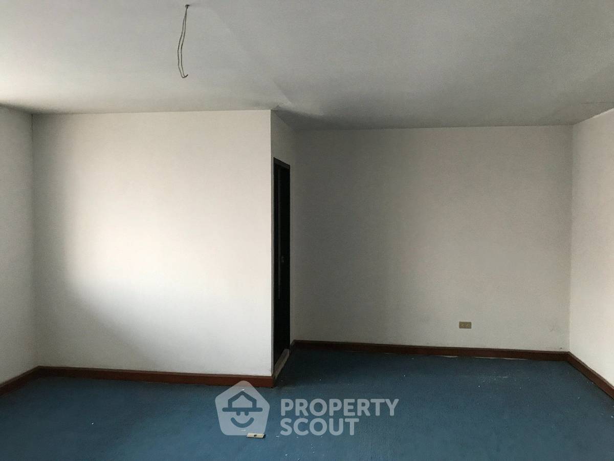 picture 3-BR 252 Sqm Condo For Sale, DS Tower 1, BTS Phrom Phong (ID 880451) - 2/6
