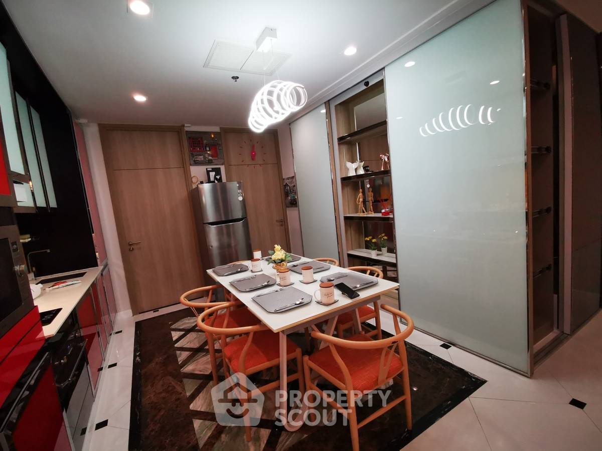รูป ใกล้ BTS เพลินจิตเพียง 100 ม. ขายคอนโด 2 ห้องนอน Noble Ploenchit (ID 556081) - รูปที่ 8/15