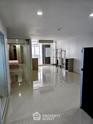 Condos for rent : 1-BR 61 Sqm On 23rd Floor, I.T.F. Silom Palace, 400m to BTS Chong Nonsi (ID 1795477)