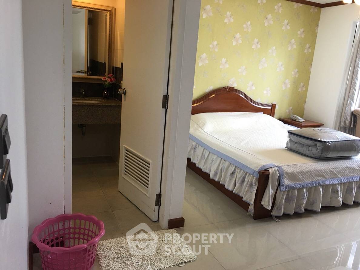 picture 2-BR Condo At Omni Tower, 12th Floor, 400m To BTS Nana (ID 556550) - 7/25