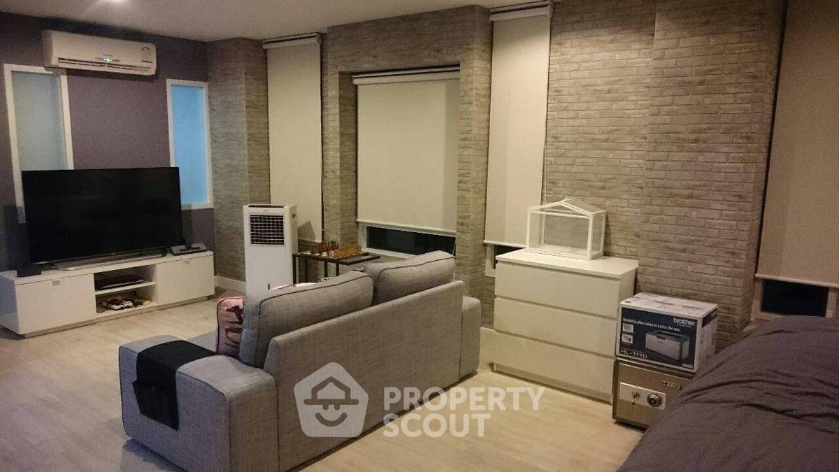 รูป คอนโด 1 ห้องนอน ที่ สุรวงศ์ ซิตี้ รีสอร์ท ใกล้ MRT สามย่าน (ID 1962633) - รูปที่ 1/10