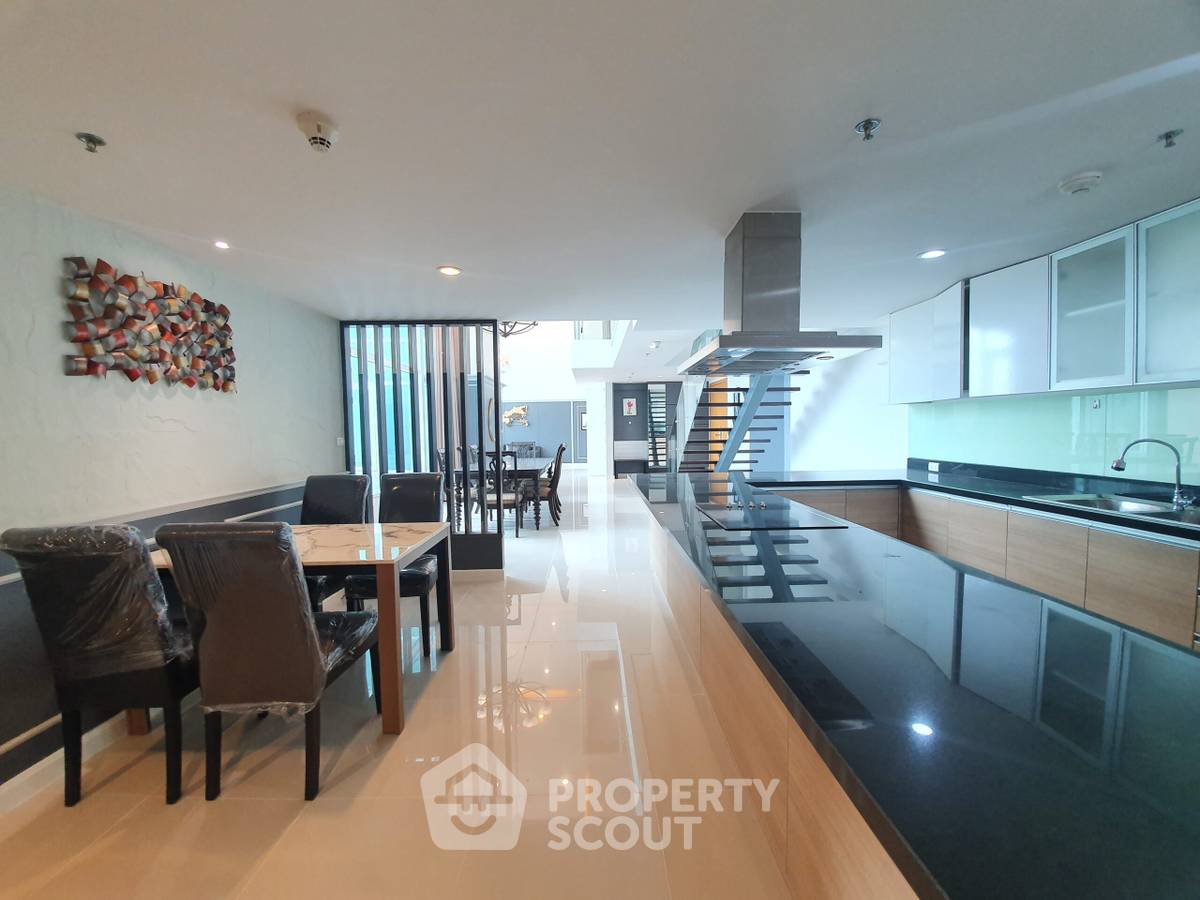 รูป คอนโด 4 ห้องนอน ขนาด 295 ตร.ม. ชั้น 43 Circle Condominium ใกล้ MRT เพชรบุรี (ID 515679) - รูปที่ 6/23
