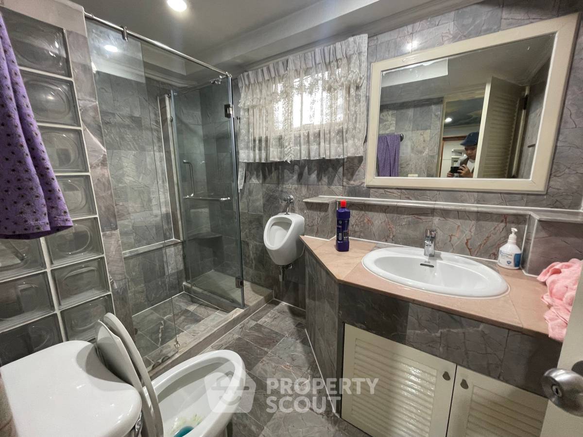 รูป คอนโดมิเนียม 5 ห้องนอน พื้นที่ 650 ตร.ม. ชั้น 22 Fairview Tower ใกล้ BTS อโศก (ID 1529055) - รูปที่ 12/48