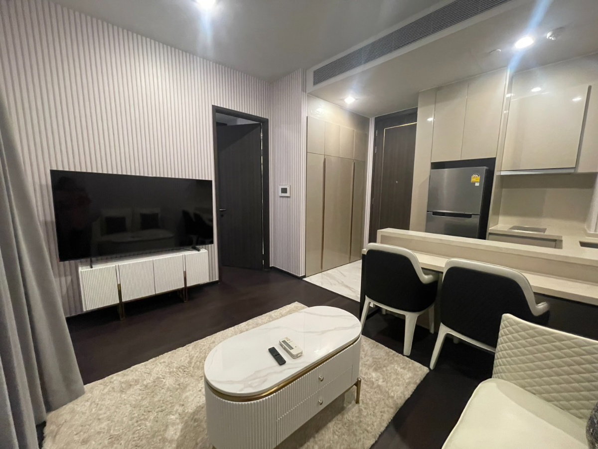 Laviq Sukhumvit 57 ให้เช่า 1 ห้องนอน 1 ห้องน้ำ เพียง 42,000 บาท  Line : @apopplace