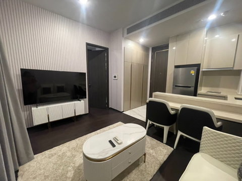 Laviq Sukhumvit 57 ให้เช่า 1 ห้องนอน 1 ห้องน้ำ เพียง 42,000 บาท Line : @apopplace