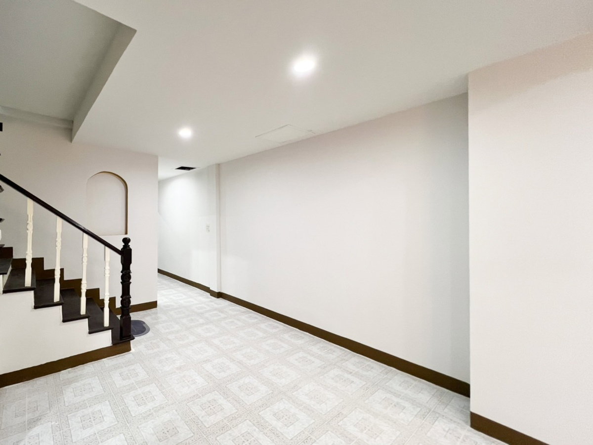 รูป 🏡 S233 [ขาย] ทาวน์เฮาส์รีโนเวทใหม่ทั้งหลัง หมู่บ้านฉัตรมณี 2 พุทธมณฑลสาย 4 เพียง 1.99 ล้านบาท - รูปที่ 7/15