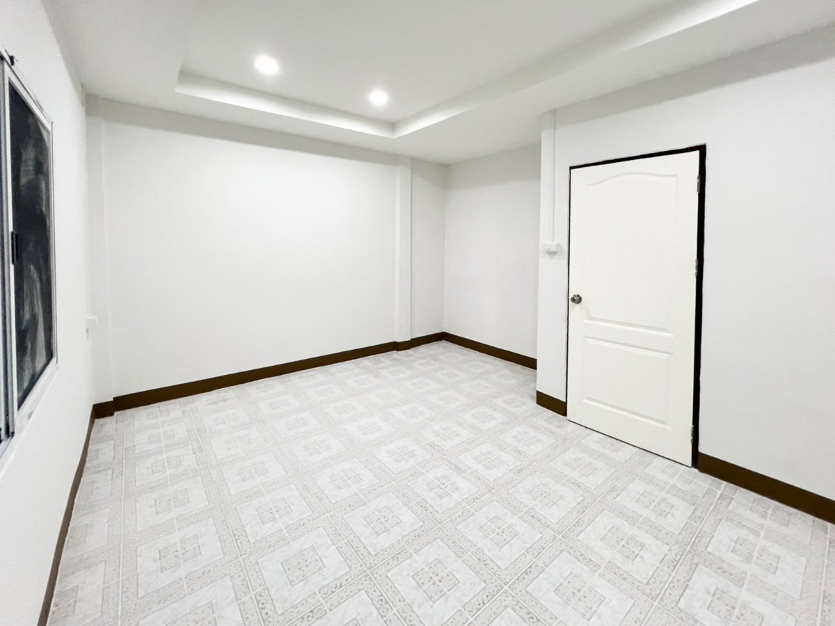 รูป 🏡 S233 [ขาย] ทาวน์เฮาส์รีโนเวทใหม่ทั้งหลัง หมู่บ้านฉัตรมณี 2 พุทธมณฑลสาย 4 เพียง 1.99 ล้านบาท - รูปที่ 13/15