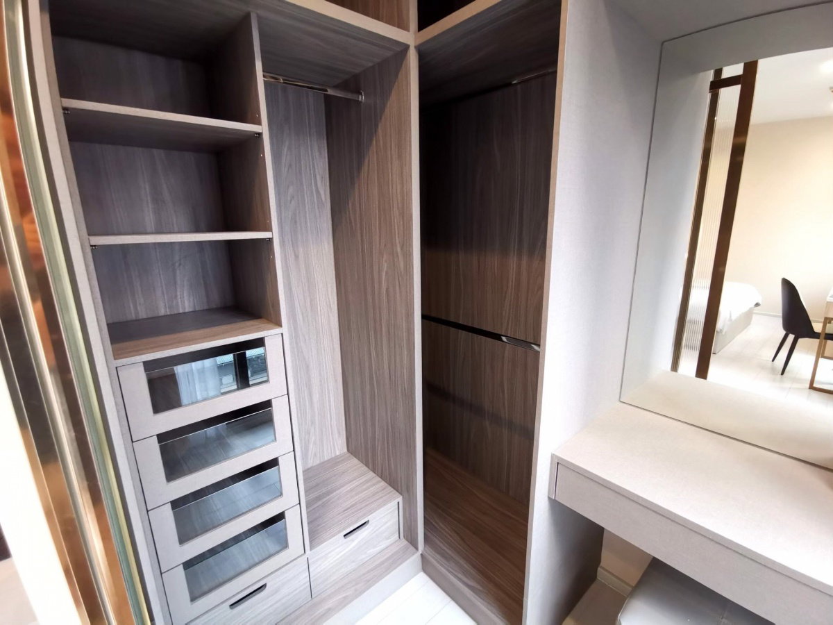 รูป ♤ Luxury class ♤ ชั้น 05+ พื้นที่ใช้สอย 77.00 ตร.ม. | 2 ห้องนอน 2 ห้องน้ำ | คอนโดมีSkywalk เชื่อมเข้า BTS เพลินจิตและเซ็นทรัล เอ็มบาสซี่ - รูปที่ 9/14