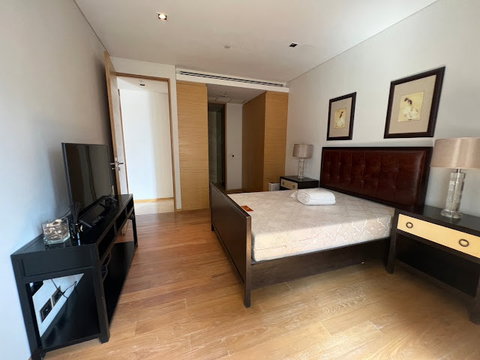Saladaeng Residences【 𝐑𝐄𝐍𝐓】🔥ห้องสวยลุควินเทจโมเดิร์น คุมโทนไม้เข้ม ผสมผสานงานดีไซน์คลาสสิค🔥 ติดต่อไลน์ไอดี: @hacondo
