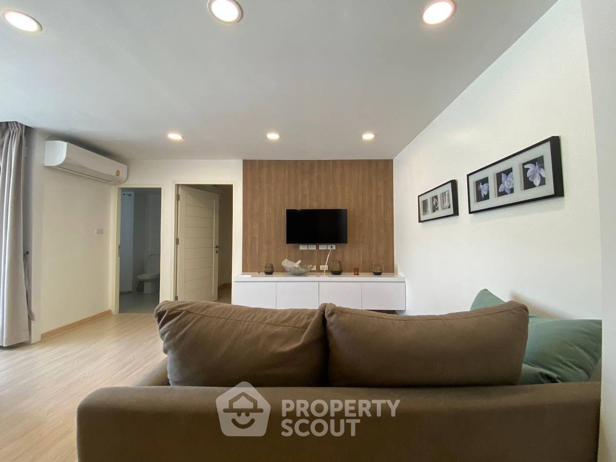 picture 2-BR Condo For Rent At 39 Suites, 65 Sqm Near BTS Phrom Phong (ID 1479309) - 2/19