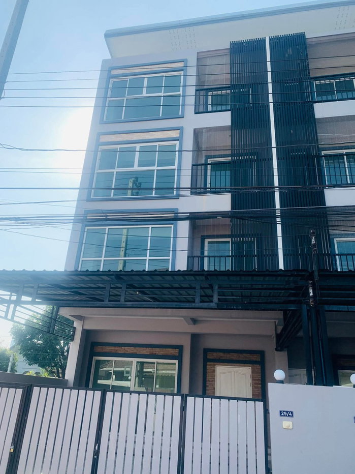 รูป P0024 ขาย! ทาวน์โฮม 4 ชั้น ใจกลางสุขุมวิท พร้อมพื้นที่ใช้สอยกว้างขวาง - รูปที่ 10/11
