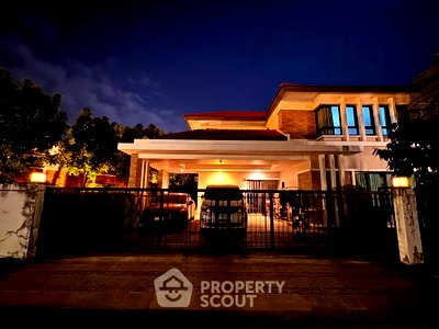 Houses for sale Nonthaburi : Pet-Friendly 4-BR House For Sale Grand Bangkok Boulevard near MRT Bang Rak Noi (ID 2012379)