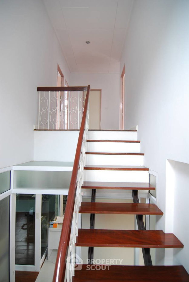 รูป บ้าน 4 ห้องนอน ขาย ใกล้ BTS อารี (พื้นที่ 320 ตร.ม.) เลี้ยงสัตว์ได้ (ID 2044767) - รูปที่ 9/11