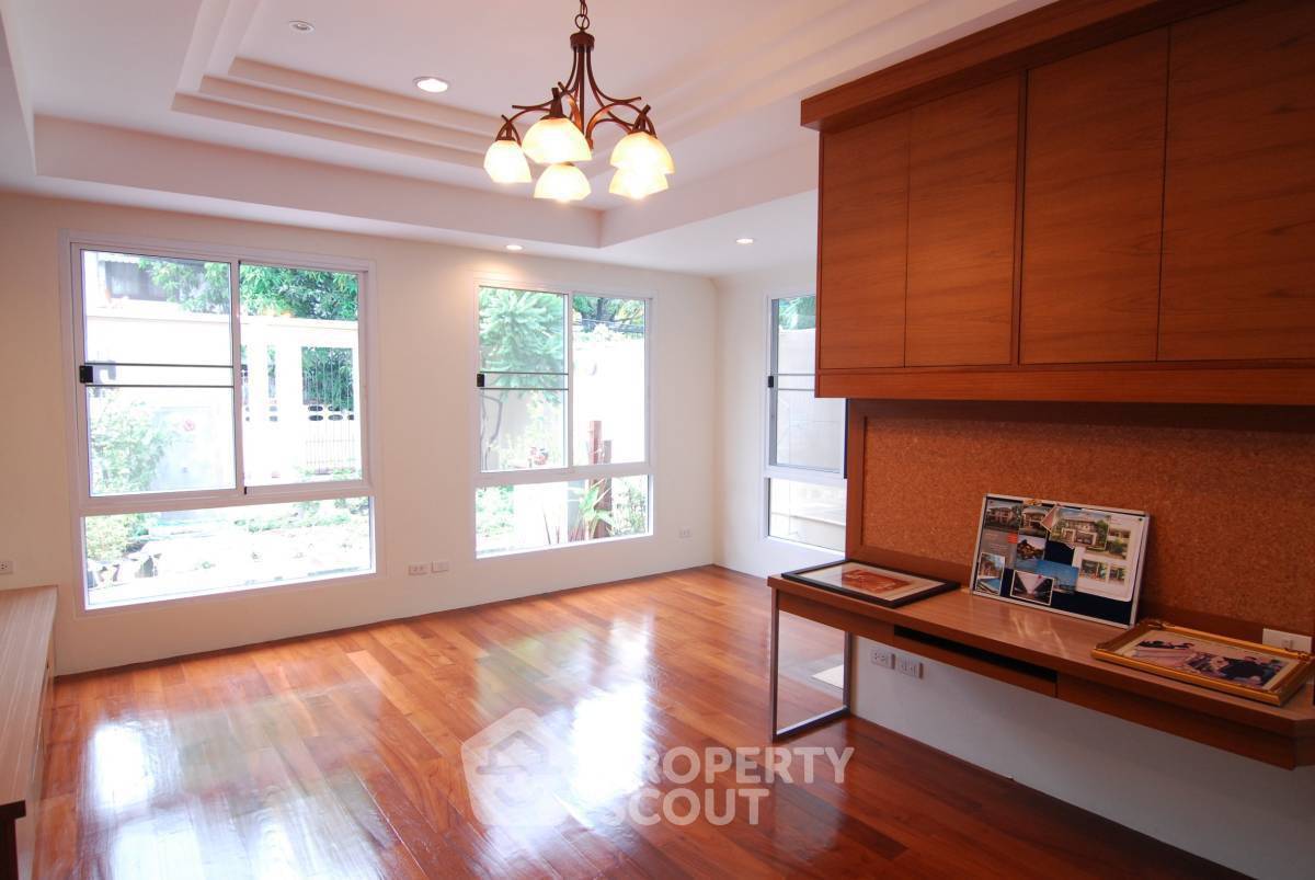 รูป บ้าน 4 ห้องนอน ขาย ใกล้ BTS อารี (พื้นที่ 320 ตร.ม.) เลี้ยงสัตว์ได้ (ID 2044767) - รูปที่ 6/11