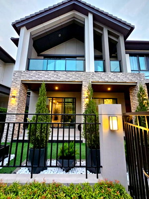 Houses for sale : Buy and sell single house, Bangkok Boulevard Rama 9, Modern Luxury style, wide front of house, good decoration materials. Line ID: @951qfbfi
