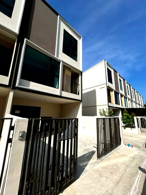 เช่าทาวน์โฮม เมกะ บางนา : 🔥□■Pet Friendly Townhome in  Bangna   4BR  133 sq.m  fully /Semi furnished /Un-furnished with the best price for  Rental■□