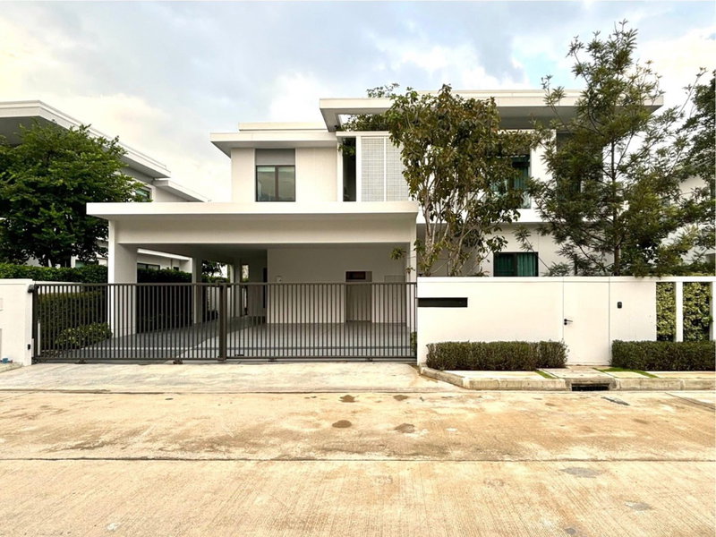 Houses for rent : P0164 For Rent Mantana Bangna Km.15 Pet-Friendly Prime Location