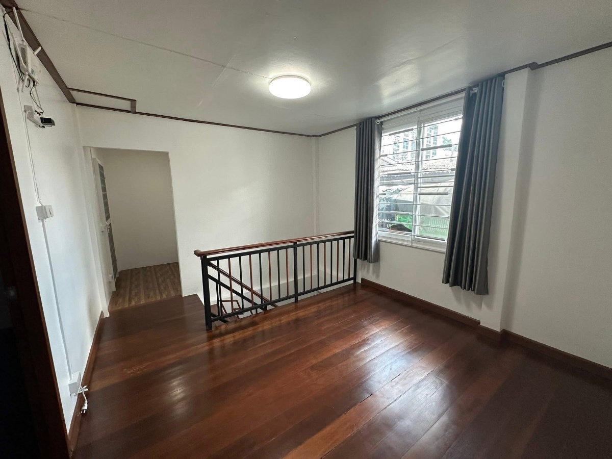 picture #R5133  House for rent  Soi Saeng Uthai Thip (Din Daeng) - 9/11
