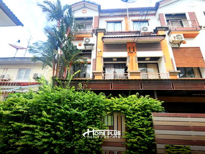 ทาวน์โฮม นาคนิวาส 2 : บ้านกลางเมือง ลาดพร้าว71 หลังริม (Baan Klang Muang) ซอยนาคนิวาส4