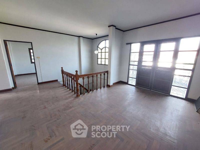 picture 3-BR House 150 Sqm For Sale Near Saen Saep, Min Buri (ID 1467196) - 14/23