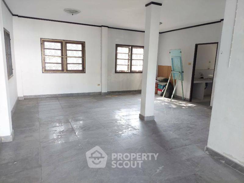 picture 3-BR House 150 Sqm For Sale Near Saen Saep, Min Buri (ID 1467196) - 9/23
