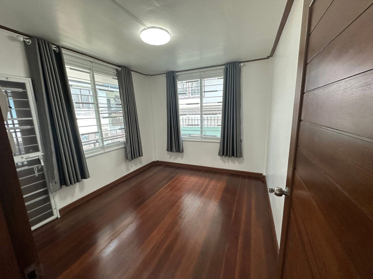 picture #R5133  House for rent  Soi Saeng Uthai Thip (Din Daeng) - 8/11