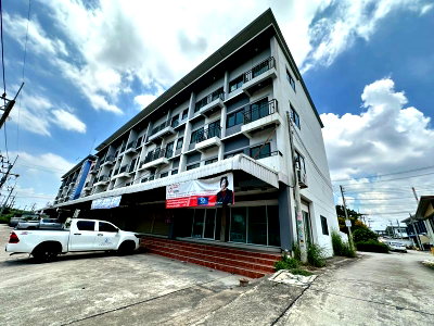 Shophouses for sale Kasetsart University Si Racha Campus : For sale: 2 commercial buildings, great location, near community, in front of The Perfect Town Sriracha Village.