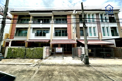 ทาวน์โฮม ลาดพร้าว 71 : ขายทาวน์โฮม 3ชั้น บ้านกลางเมือง ลาดพร้าว71 ซอยนาคนิวาส34 ใกล้ทางด่วน (รามอินทรา-อาจณรงค์)