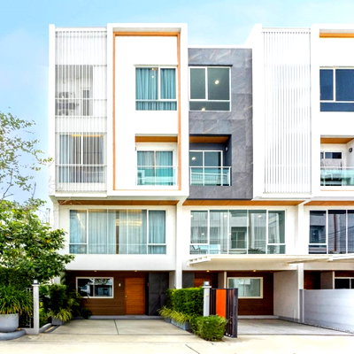 ขายทาวน์โฮม : ขายทาวน์โฮม 3 ชั้นครึ่ง ใกล้รถไฟฟ้า ใจกลางเมืองทอง _BL155