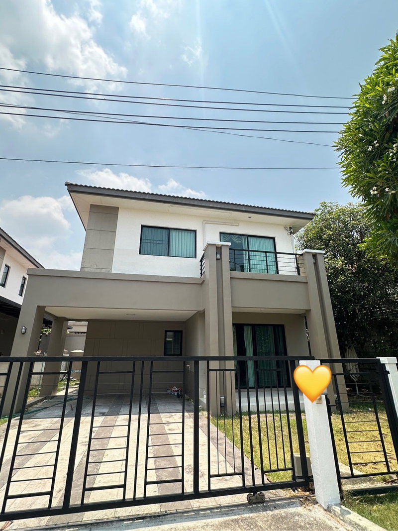 Houses for rent : Detached house for rent #Pets allowed The centro Watcharapol corner house 3 bedrooms 3 bathrooms ready to move in Rent 30,000 baht/month 
