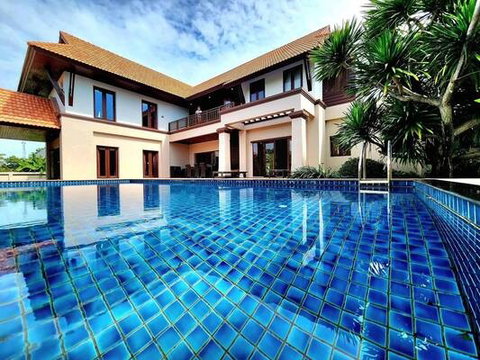 ขายบ้านหรูริมน้ำ สไตล์รีสอร์ท ลาดกระบัง-สุวรรณภูมิ พื้นที่ 2 ไร่ มีสระว่ายน้ำ บึงน้ำส่วนตัว ใกล้มอเตอร์เวย์