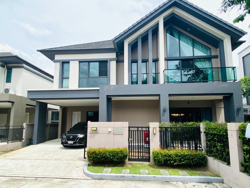 ขายบ้านเดี่ยว : ขายบ้านเดี่ยว 2 ชั้น บางกอกบูเลอวาร์ด พระราม 9 บ้านหลังริม สไตล์ Luxury Nordic เนื้อที่ 69.3 ตรว. บ้านสวย สภาพดี ครัว Pantry กว้าง