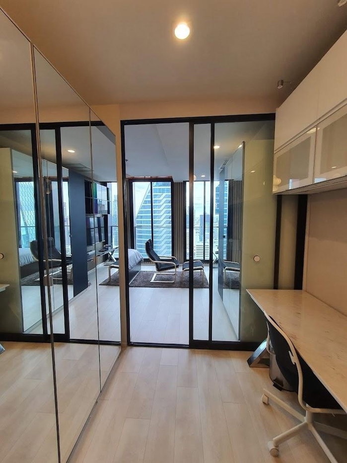 รูป ♦ Modern style ♦ ตึก C ชั้น 35+, Type A12 | 1 ห้องนอน 44.75 ตร.ม. | คอนโดมี Skywalk เชื่อมเข้า BTS เพลินจิต, Central Embassy - รูปที่ 1/17