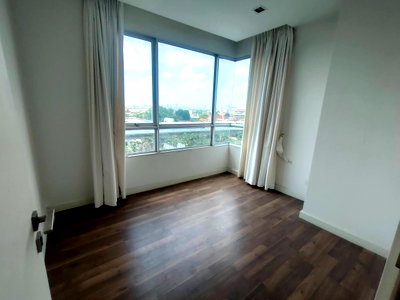 ขายคอนโด : P-148645 ต้องการขายคอนโด เดอะ รูม สาทร-ตากสิน ถนน สมเด็จพระเจ้าตากสิน แขวงบุคคโล เขตธนบุรี กรุงเทพมหานคร Line Id: @easythaihome 085-592-2897