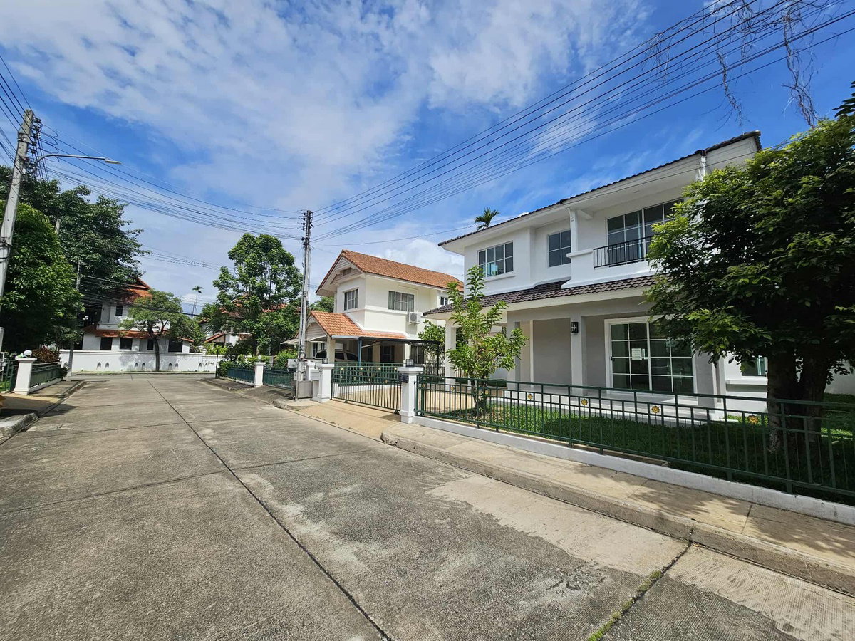 picture House for SALE ! Close to downtown - near to Supermarkets, Fresh Market, University and etc - 2/15