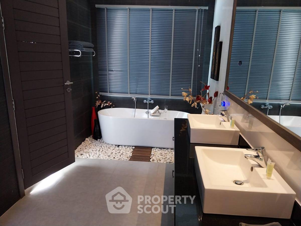 รูป วิลล่า 4 ห้องนอน ขนาด 360 ตร.ม. ขายในราไวย์ ภูเก็ต (ID 2005680) - รูปที่ 12/16