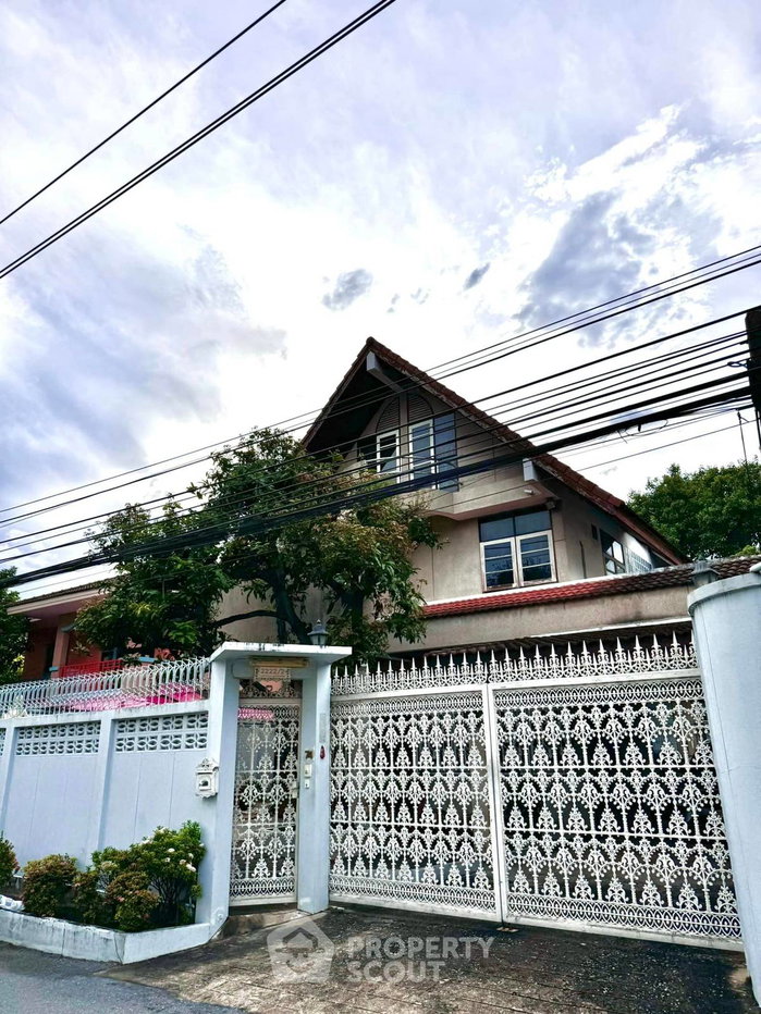 รูป บ้านเดี่ยว 4 ห้องนอน ซื้อได้ ย่านช่องนนทรี น่าซื้อ พร้อมเลี้ยงสัตว์ได้ (ID 1838104) - รูปที่ 4/12