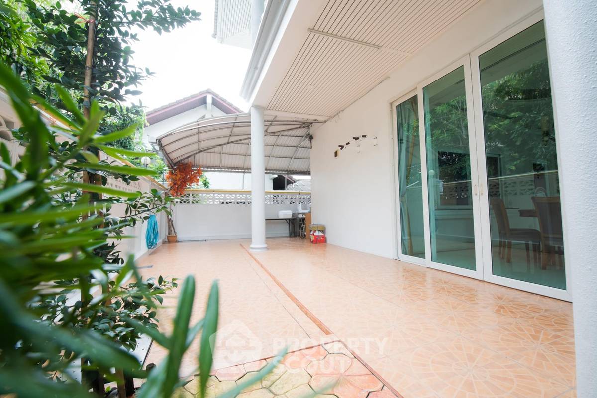 picture Pet-Friendly 5-Bed House For Sale Near ARL Ramkhamhaeng, Hua Mak (ID 1995530) - 16/21