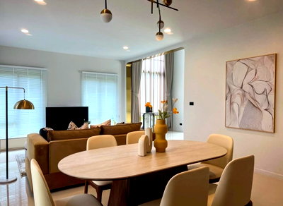 บ้านเดี่ยวให้เช่า :  🏡บ้านหรูให้เช่า✨บุราสิริ กรุงเทพกรีฑา แต่งครบสวยพร้อมอยู่ (4 ห้องนอน 4 ห้องน้ำ) เพียง 175,000/เดือน ▫️Line: @sanhaproperty📲092-6242892 รหัส SHW026