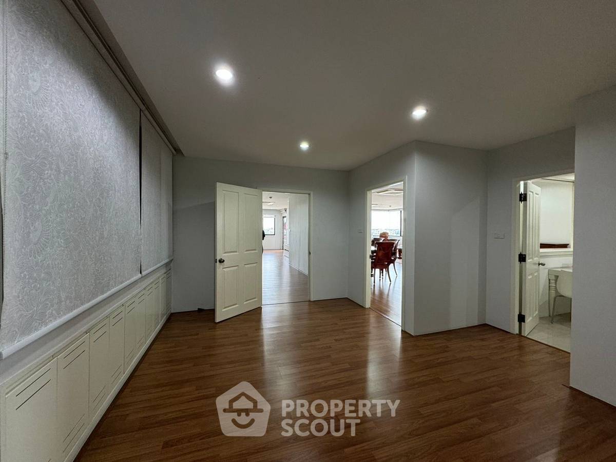 รูป คอนโด 3 ห้องนอน 218 ตร.ม. ให้เช่า Riverine Place ใกล้สวนใหญ่ (ID 2004457) - รูปที่ 9/16