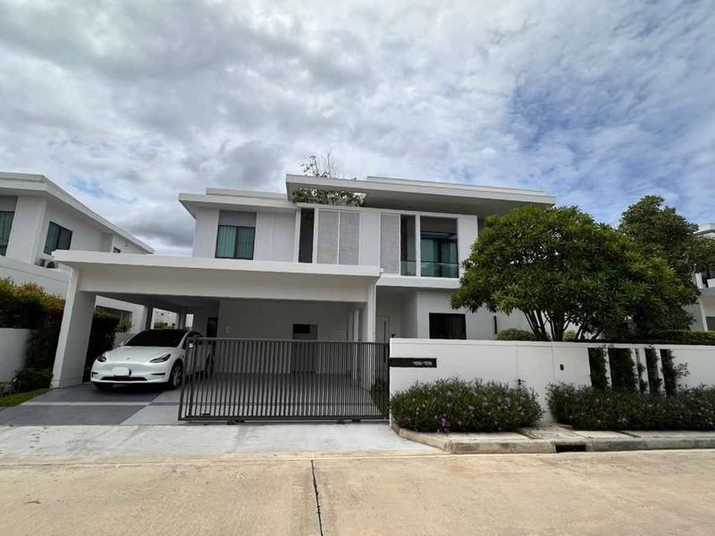 Houses for rent : For Rent MANTANA Bangna km 15 Fully Furnished (Near Express Way)